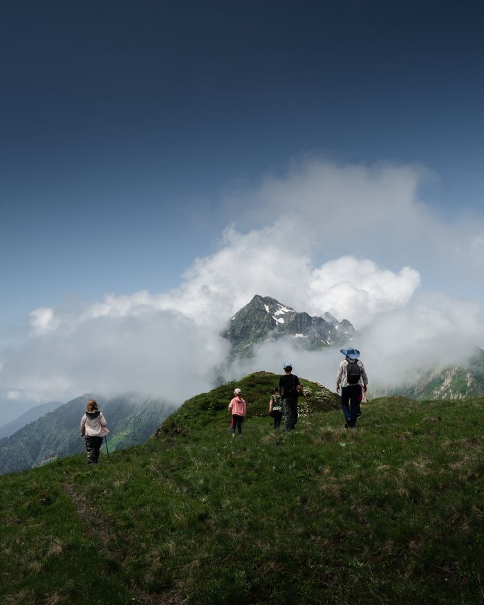 services-01 Group exploring a misty mountain trail with stunning views, embodying outdoor adventure.